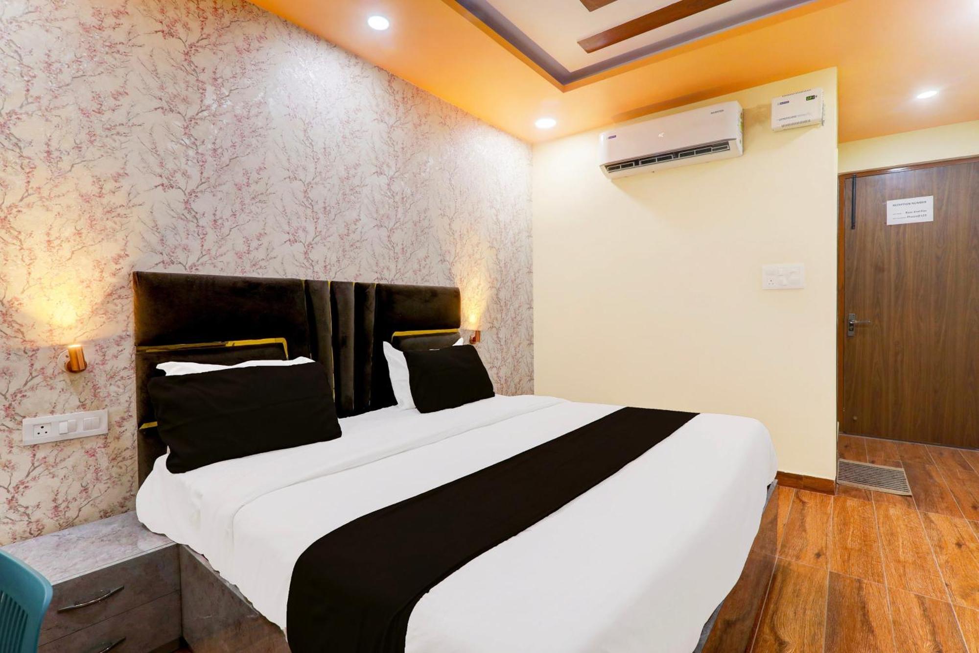 Super Hotel O Raas Plaza Kanpur Esterno foto