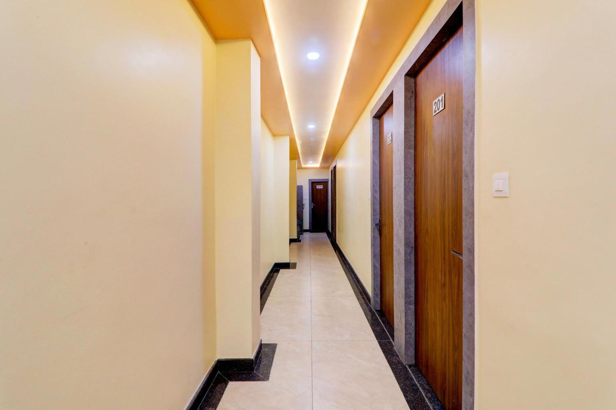 Super Hotel O Raas Plaza Kanpur Esterno foto